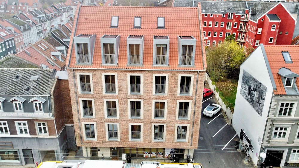 Aura Apartment Hotel 1/38