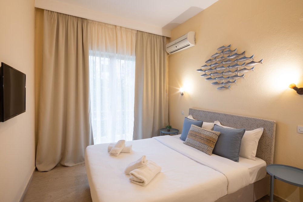 Room at Aurora Beach Hotel, Agios Ioannis Peristeron
