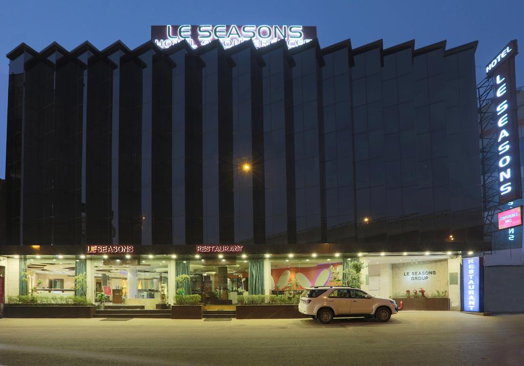 Hotel Le Seasons 2/19