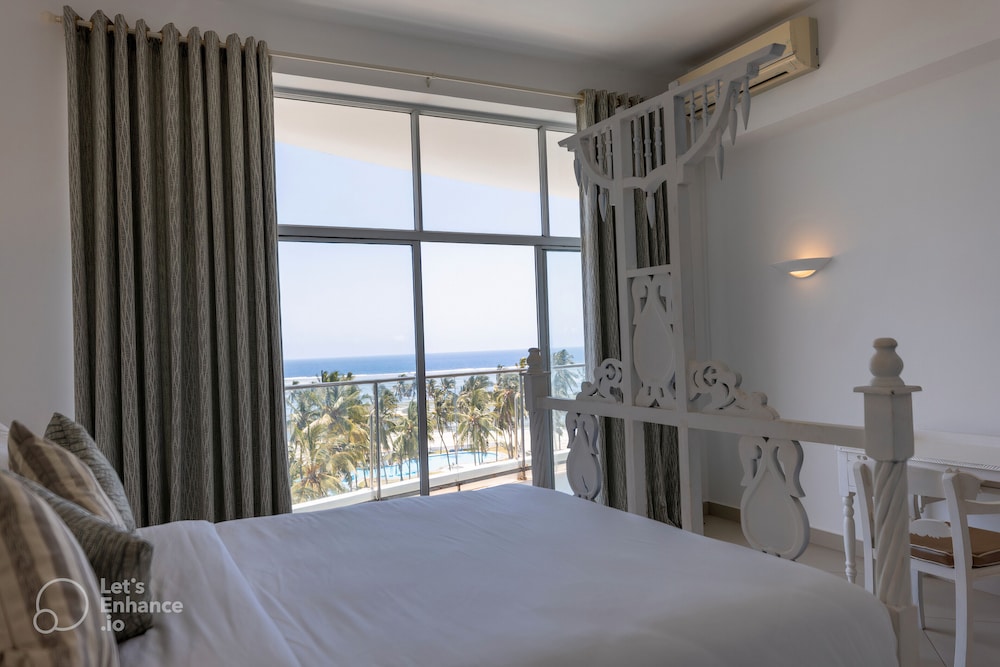 Sun N Sand Beach Resort 7/50