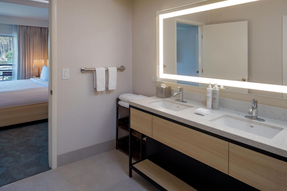 Suite, King Bed, Balcony, Hilton Garden Inn Dana Point Doheny Beach 3/3