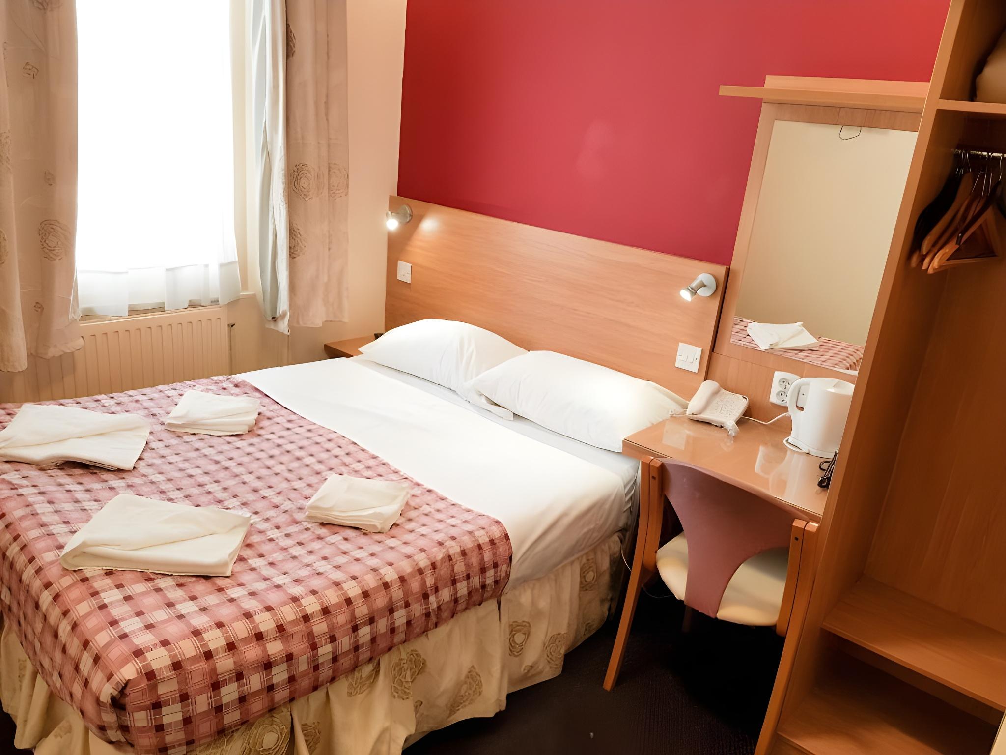 Standard, 2 Double Beds