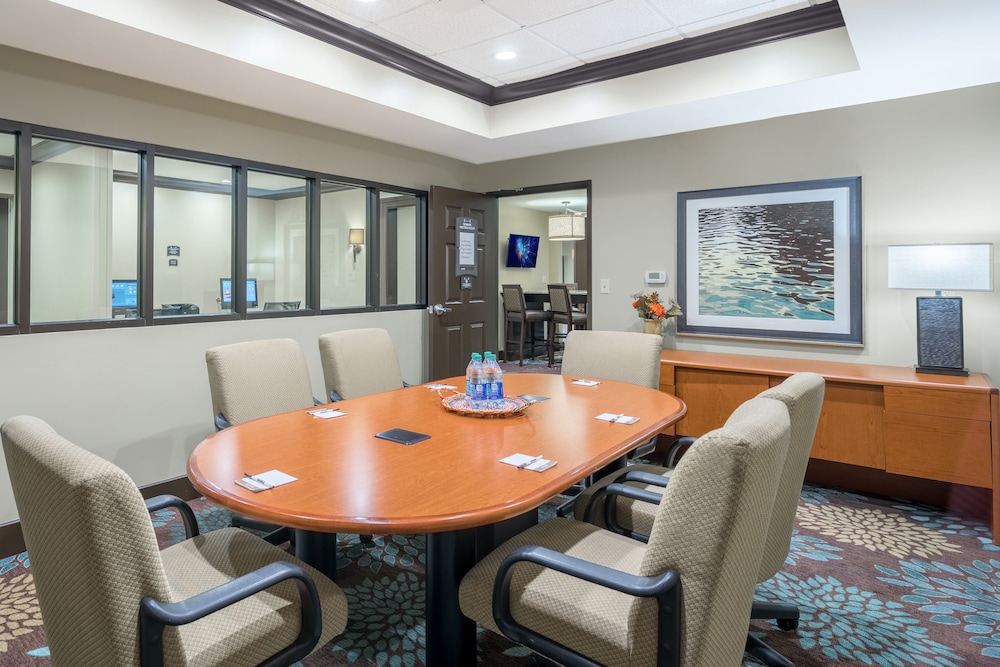 Staybridge Suites Wilmington Newark 40/44