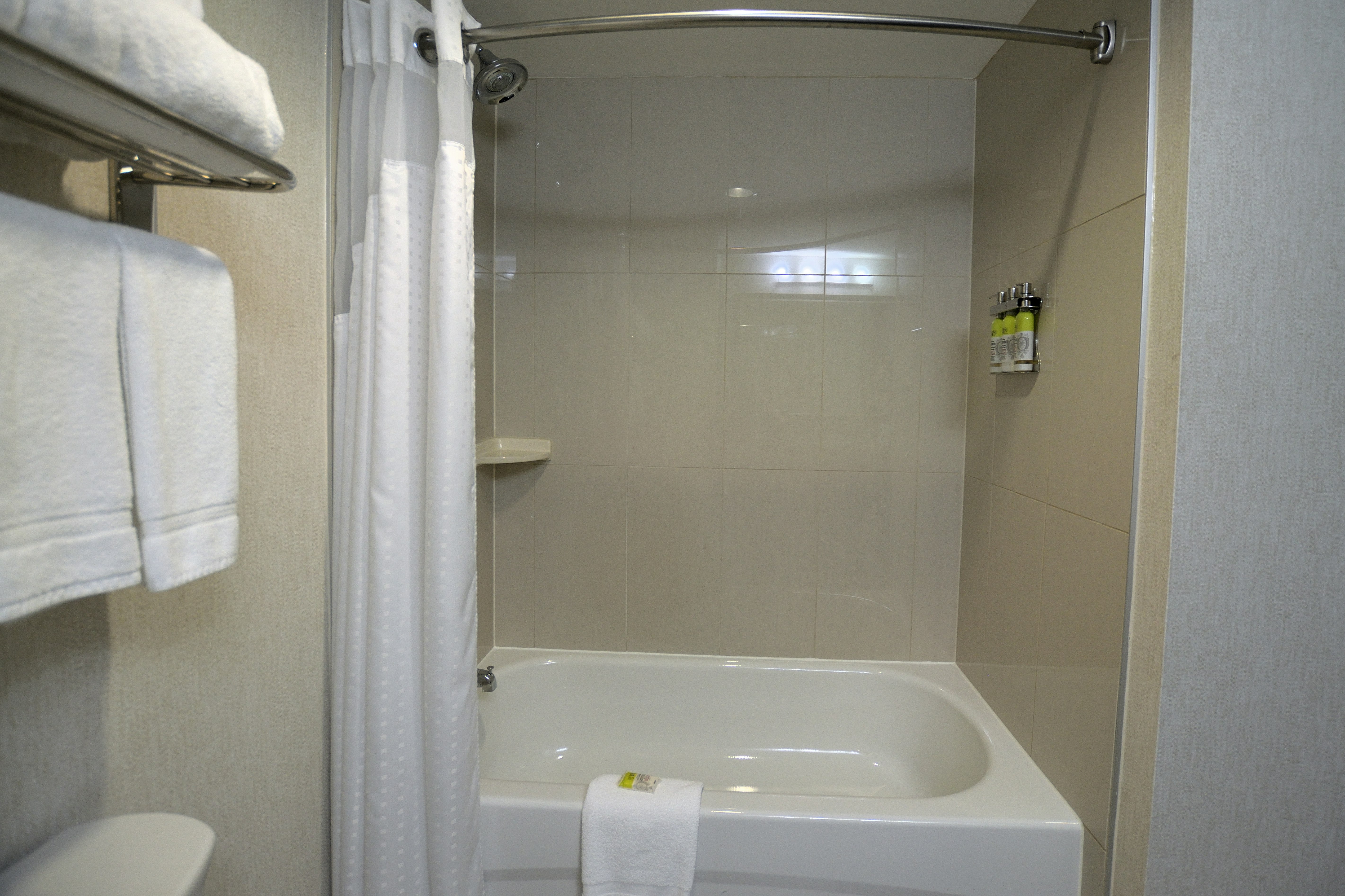 Holiday Inn Express And Suites Ottawa East Orleans 69/70