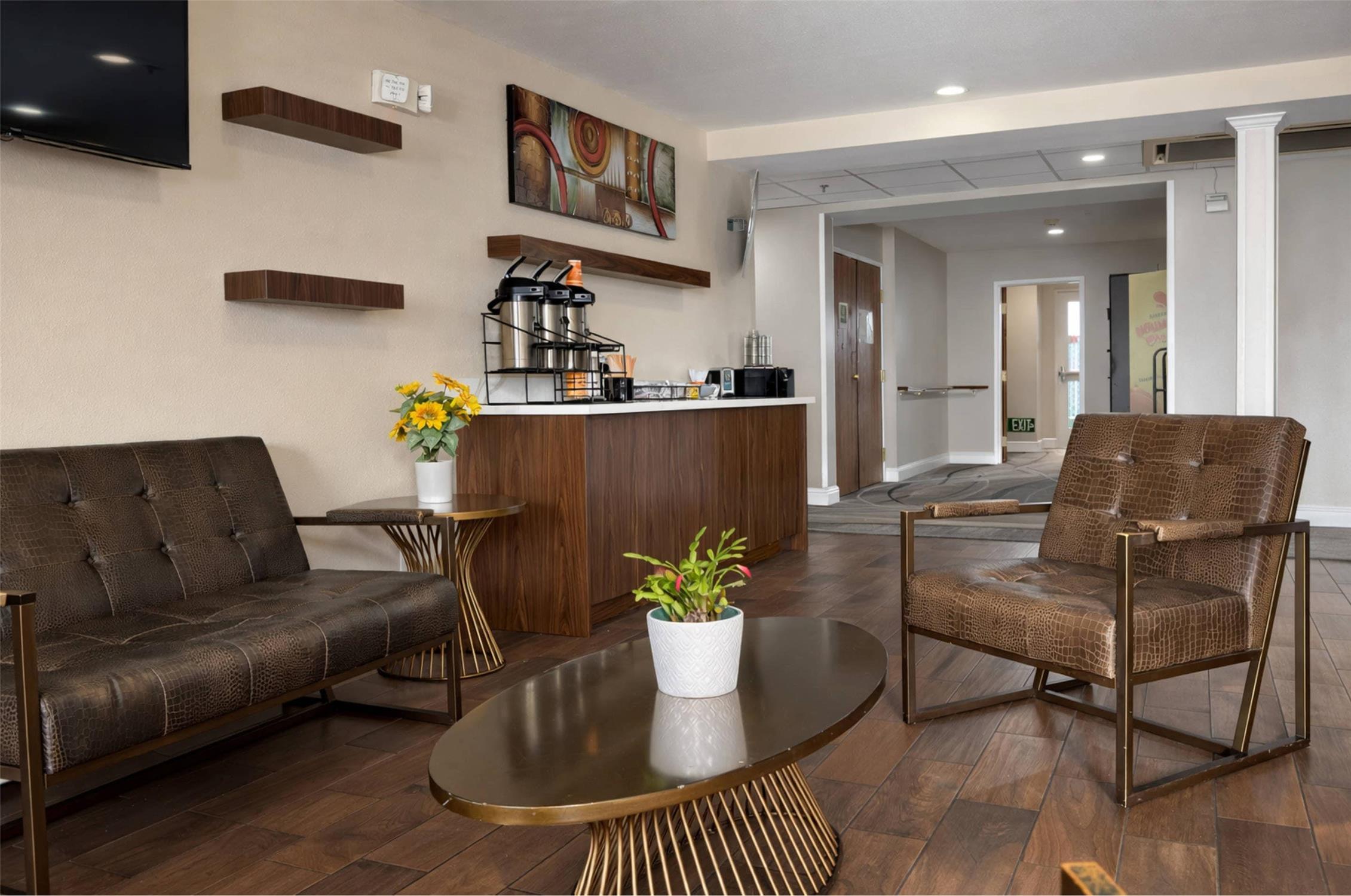 Econo Lodge Inn & Suites Santa Rosa South 10/18