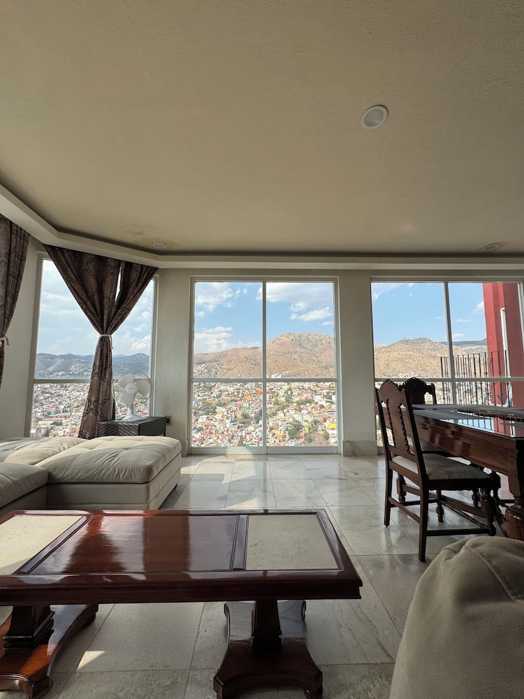 La Vista Hotel 27/50