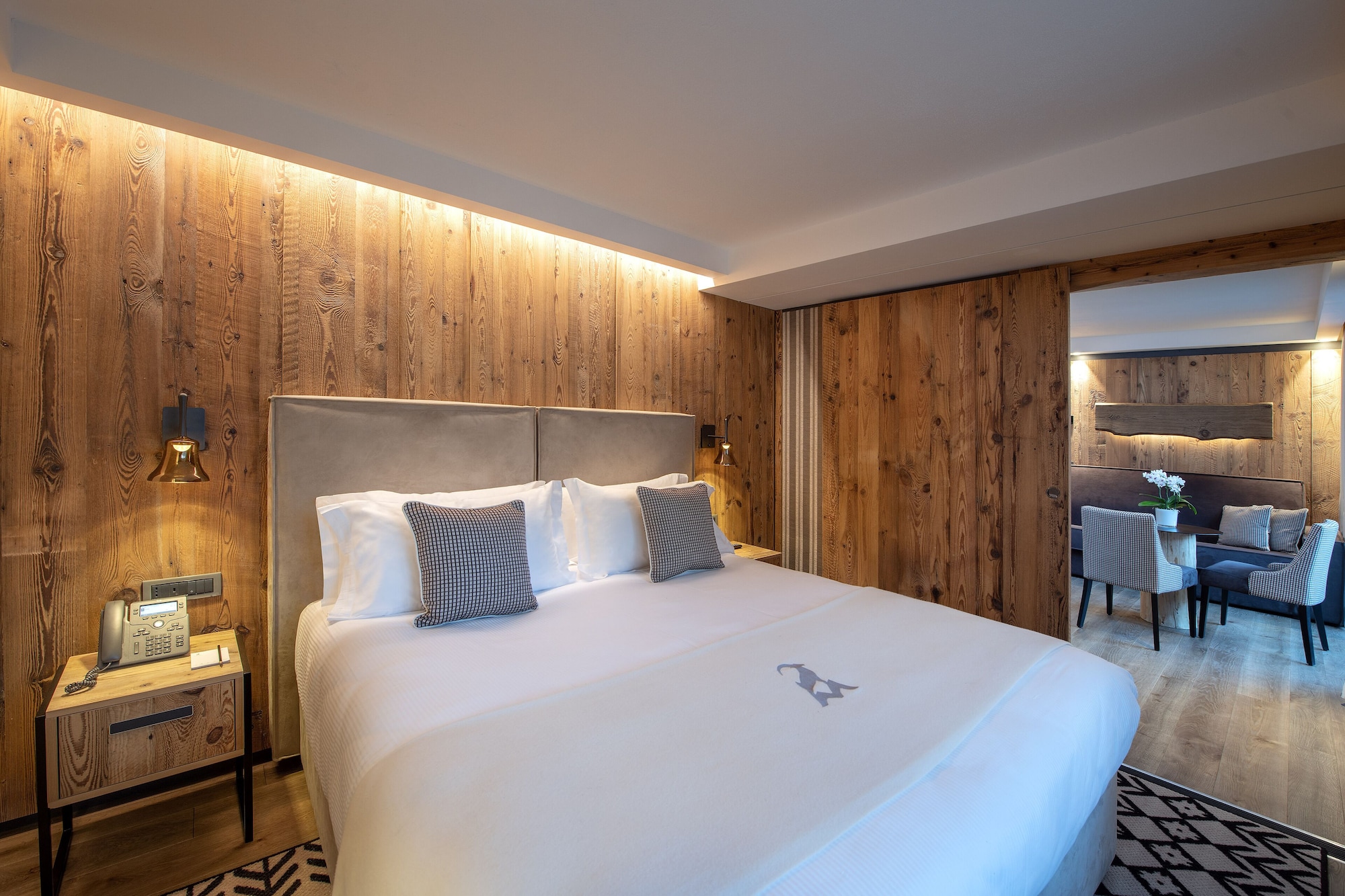 1 BEDROOM, SUITE