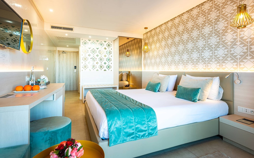 Medina Gardens - Adult only 16/73