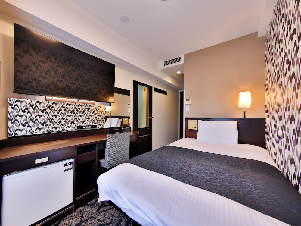 ROOM, SINGLE