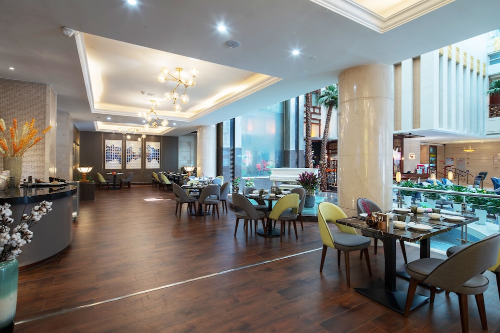 West Capital International Hotel 40/50