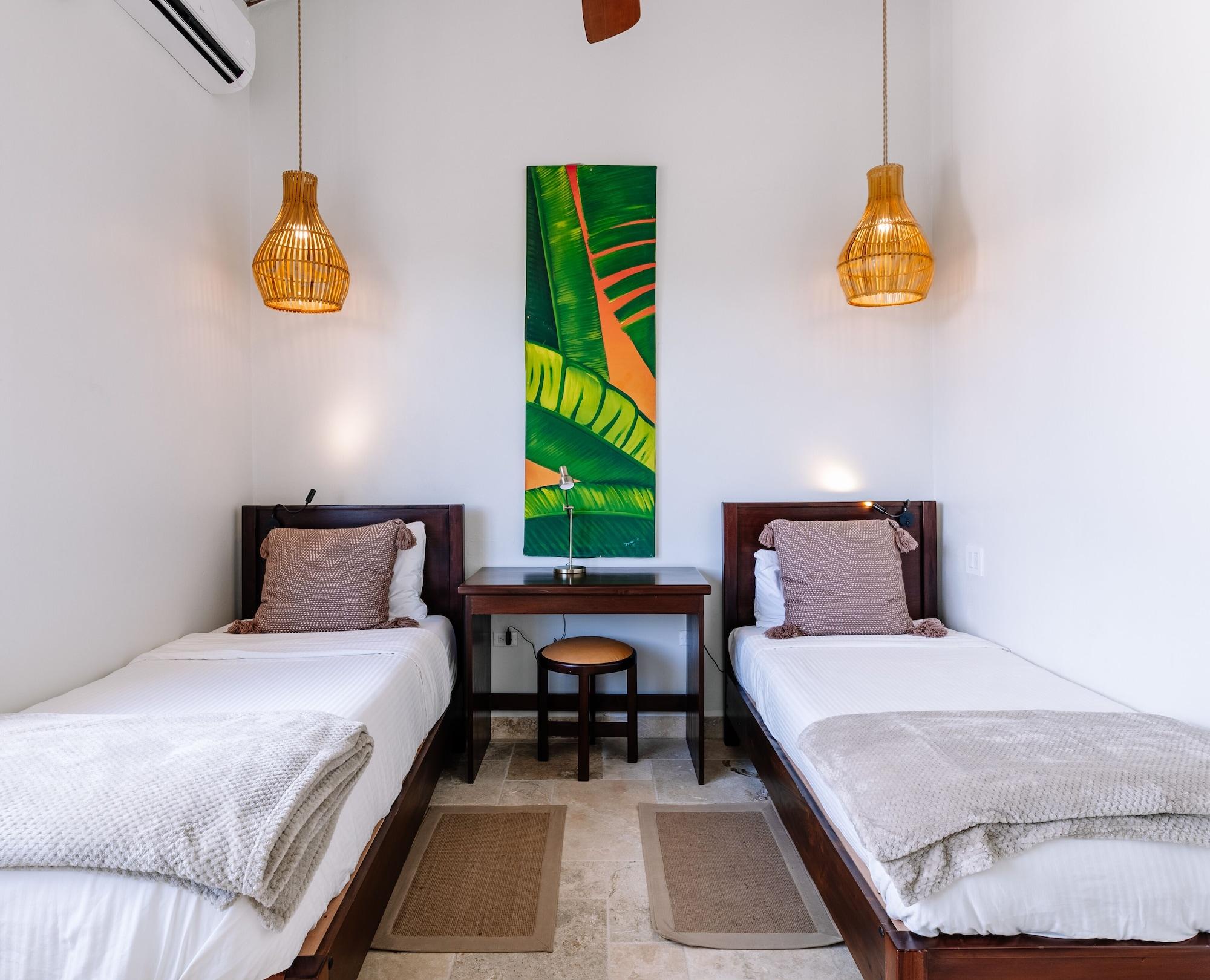 2 Bedrooms, Villa