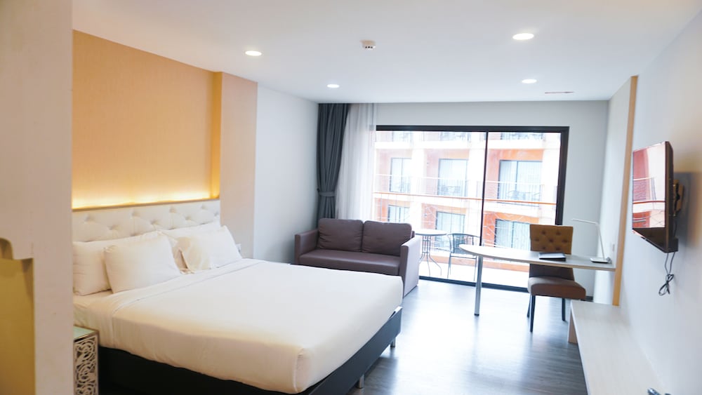 DELUXE, DOUBLE BED