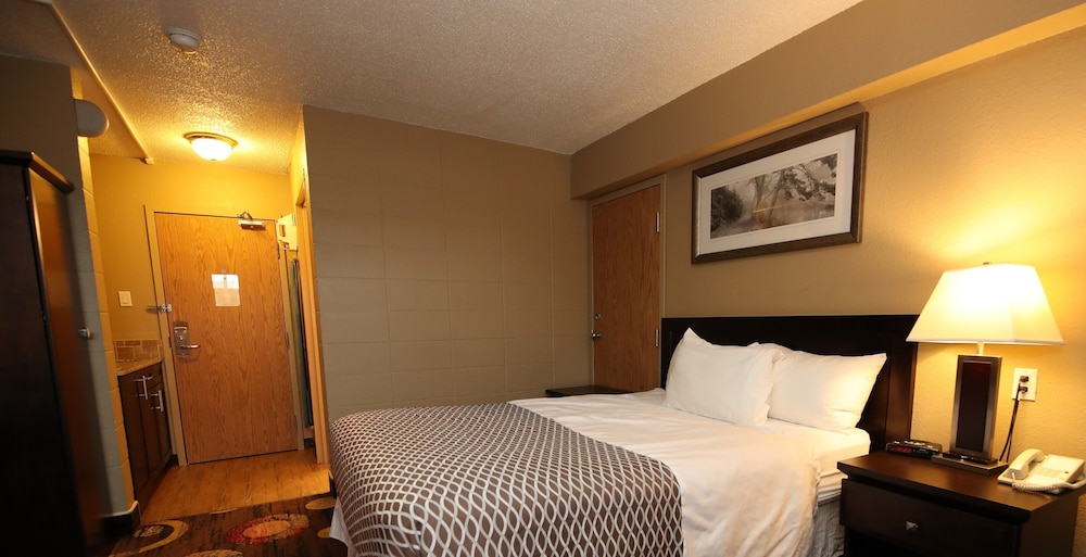 Stonebridge Hotel 12/75