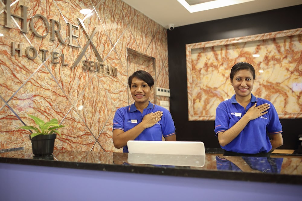 Horison Express Sentani 15/63