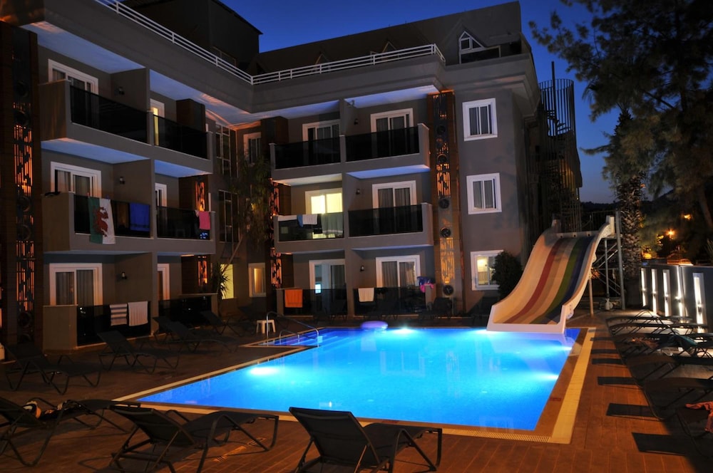Isla Suite Hotel 39/46