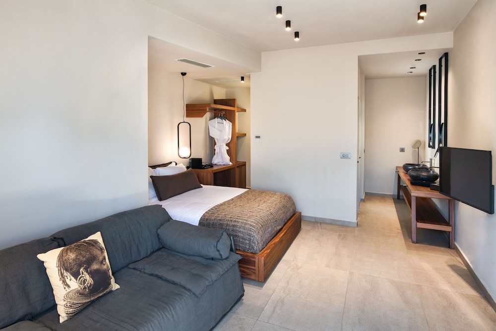 Uma Ray Suites 9/34