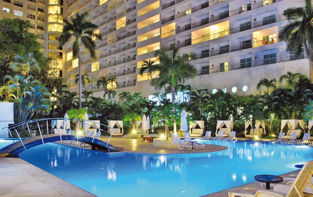 Emporio Acapulco 4/66