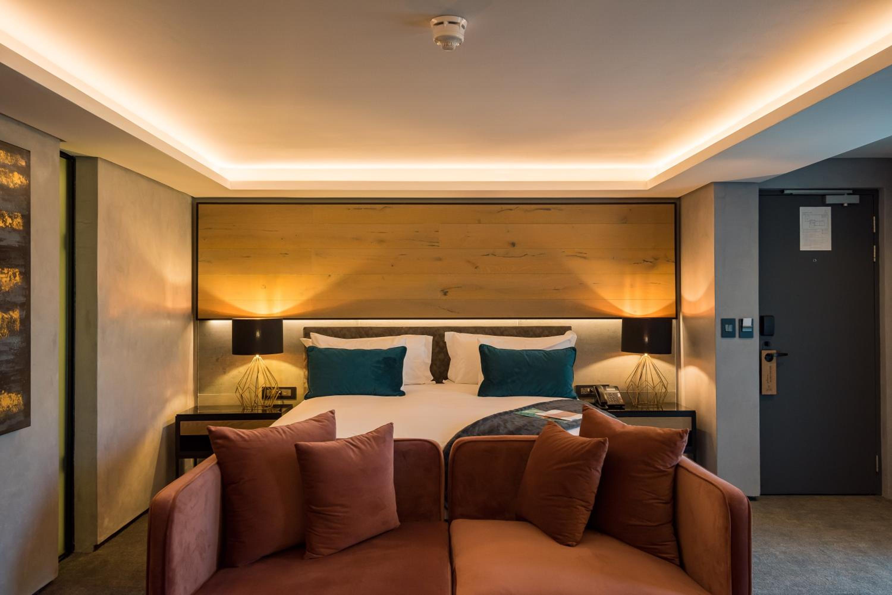 SUPERIOR, KING BED