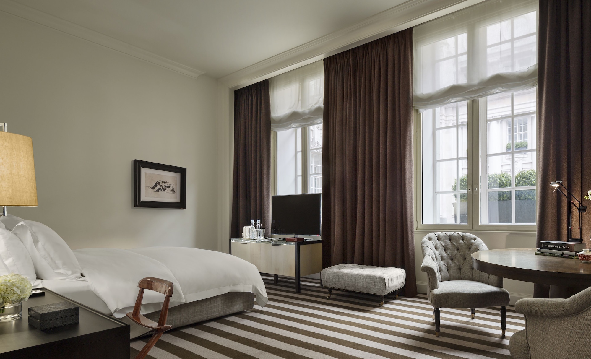 غرفة ديلوكس بسرير كينج، Rosewood London 3/5