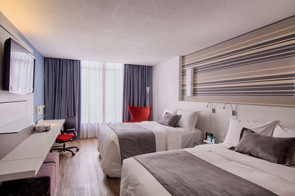 LUXURY, TWIN BEDS