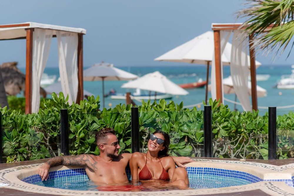 The Reef Coco Beach Resort & Spa – Optional All Inclusive 9/66
