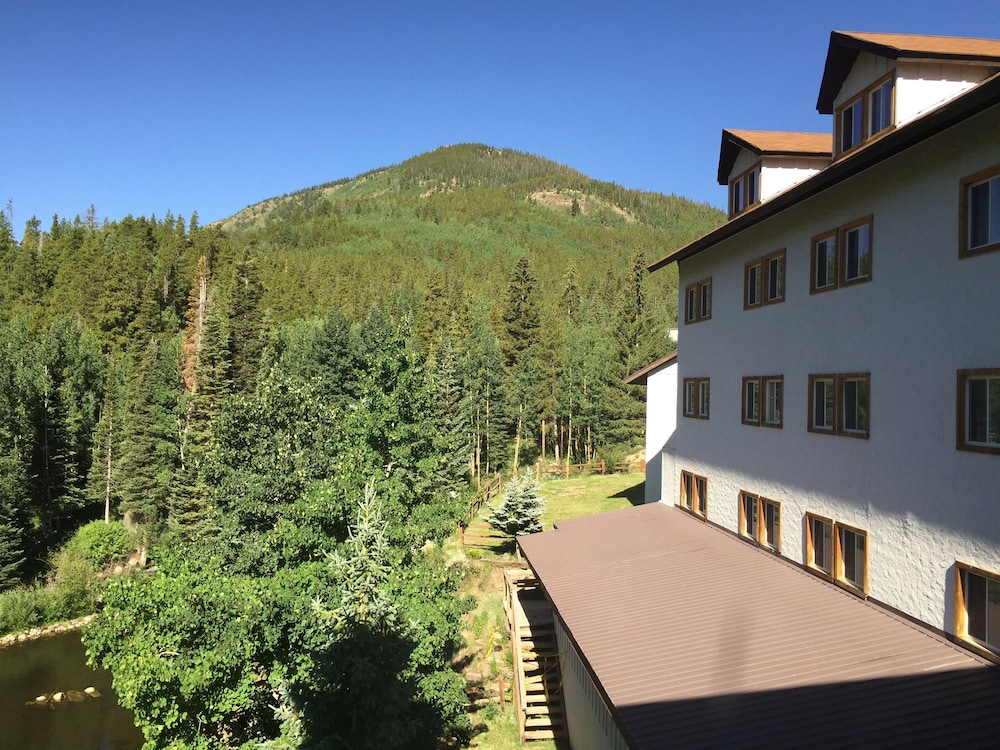 Monarch Mountain Lodge 30/31