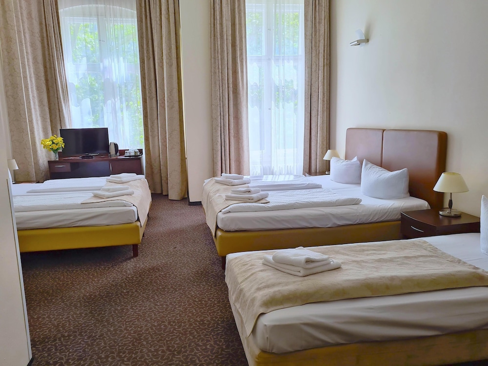 Upper Room Hotel 22/73