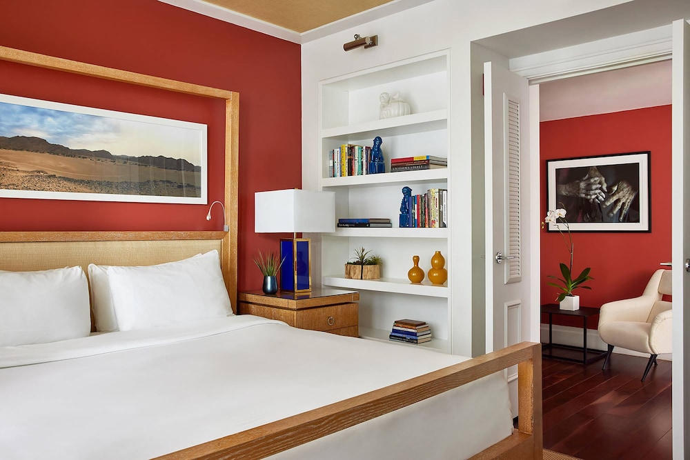 BETSY, SUITE, BALCONY