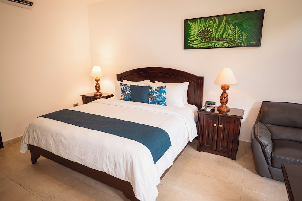Luxury, Suite, King Bed, Volcano View, Hot Tub