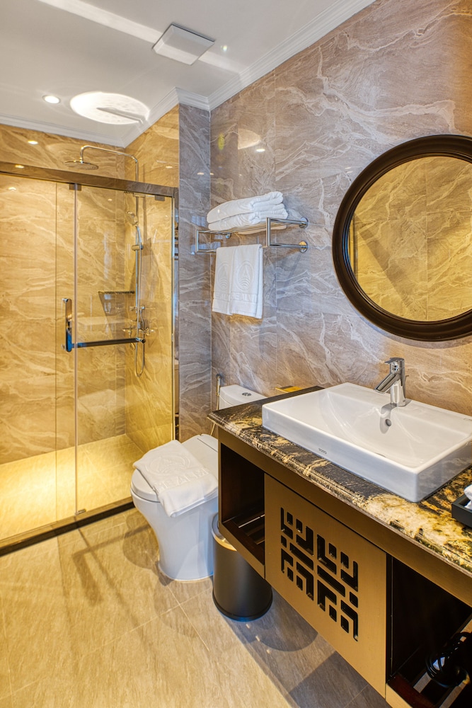 The Almin Hotel Halong 28/33