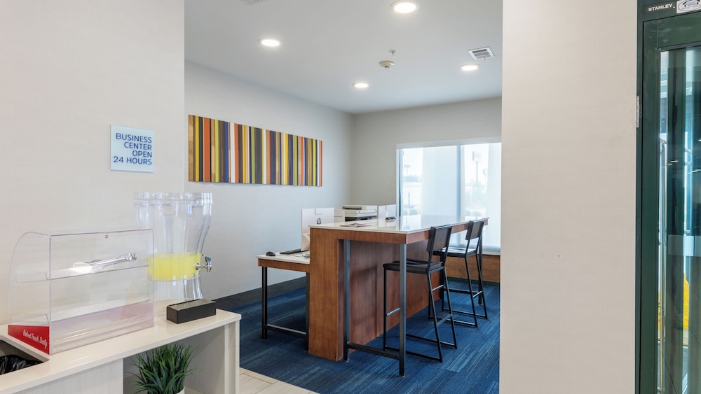 Holiday Inn Express Hotel And Suites Macon West 57/63