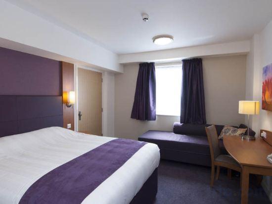 Premier Inn Bagshot 11/18