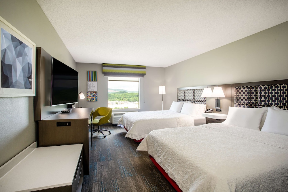 Hampton Inn Elkins 12/44