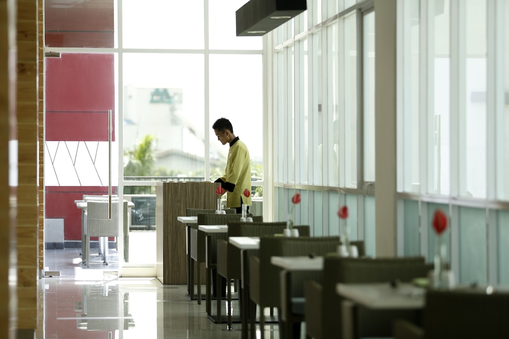 Hotel Santika Cikarang 36/49