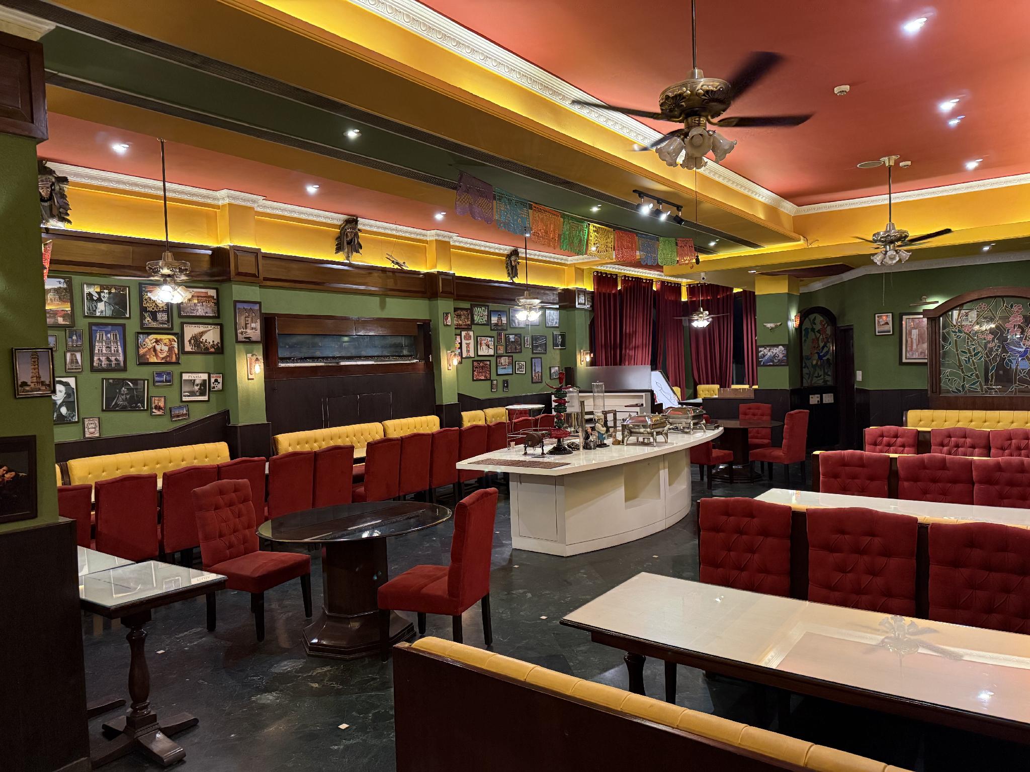 Hotel Diplomat Residency 42/46