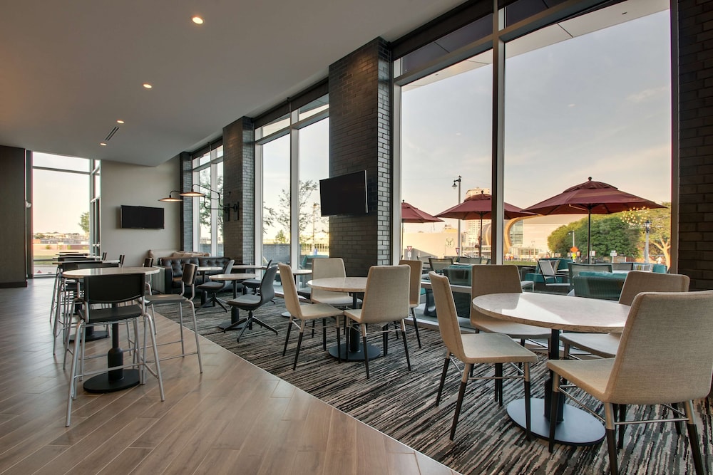 Hyatt Place Milwaukee Downtown 53/71