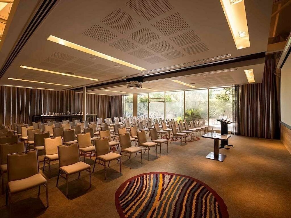 Desert Gardens Hotel 16/21
