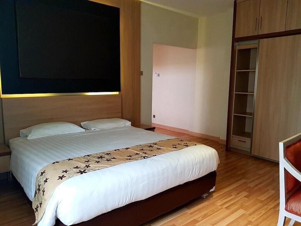 Mutiara Suites 34/60