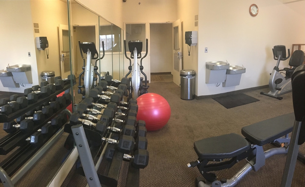 Candlewood Suites Joplin 19/35