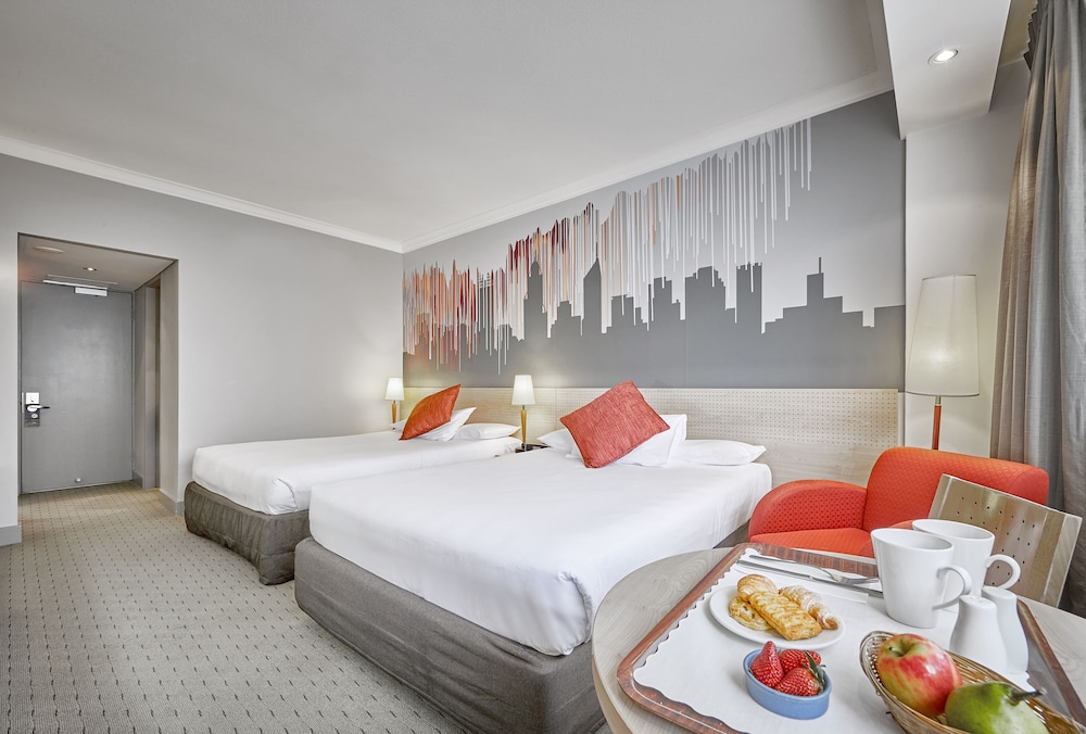 Mercure Perth 14/72