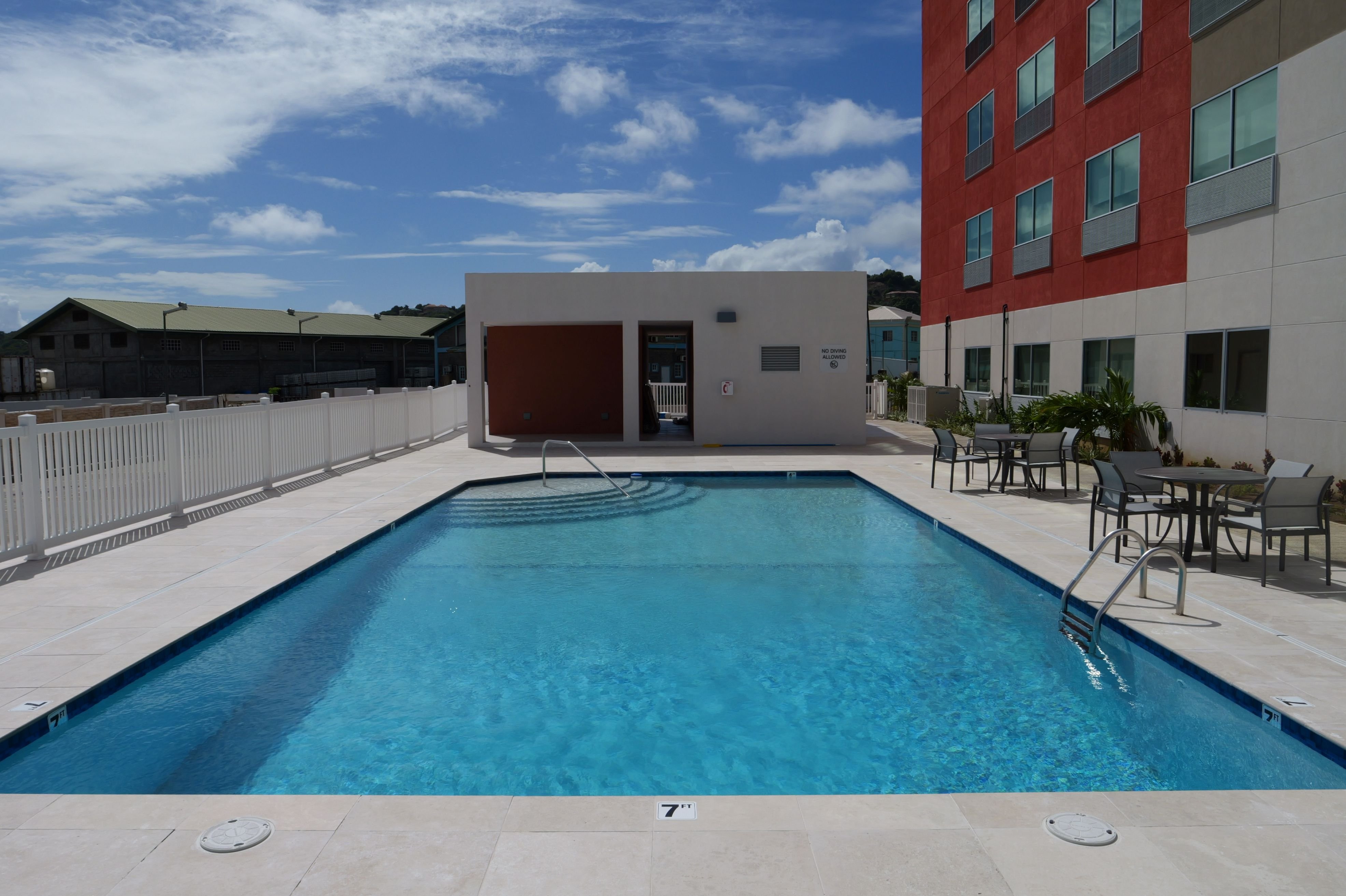 Holiday Inn Express & Suites DIAMOND 54/59