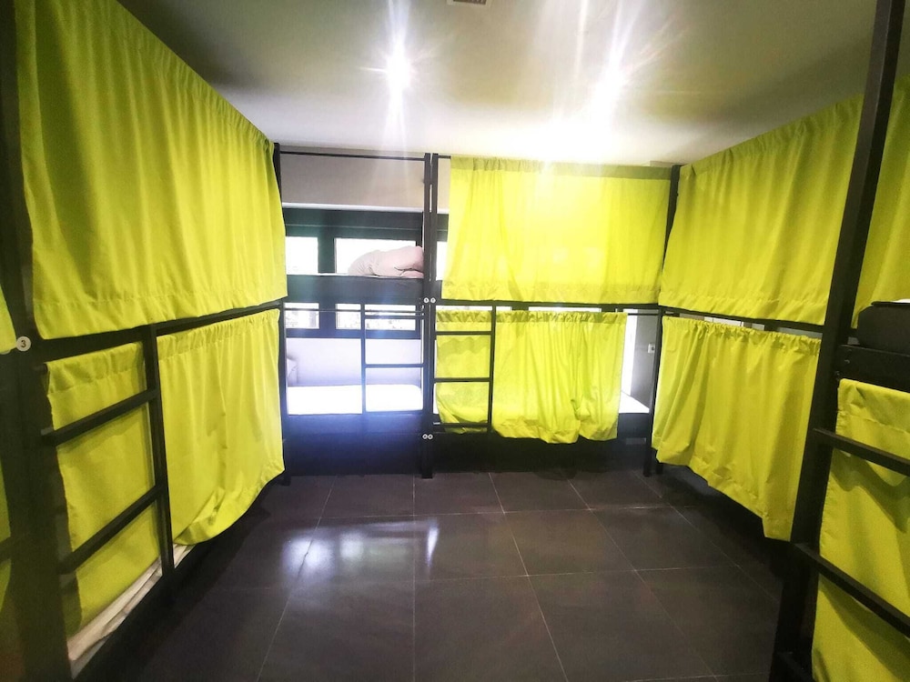 Madriz Hostel 10/18