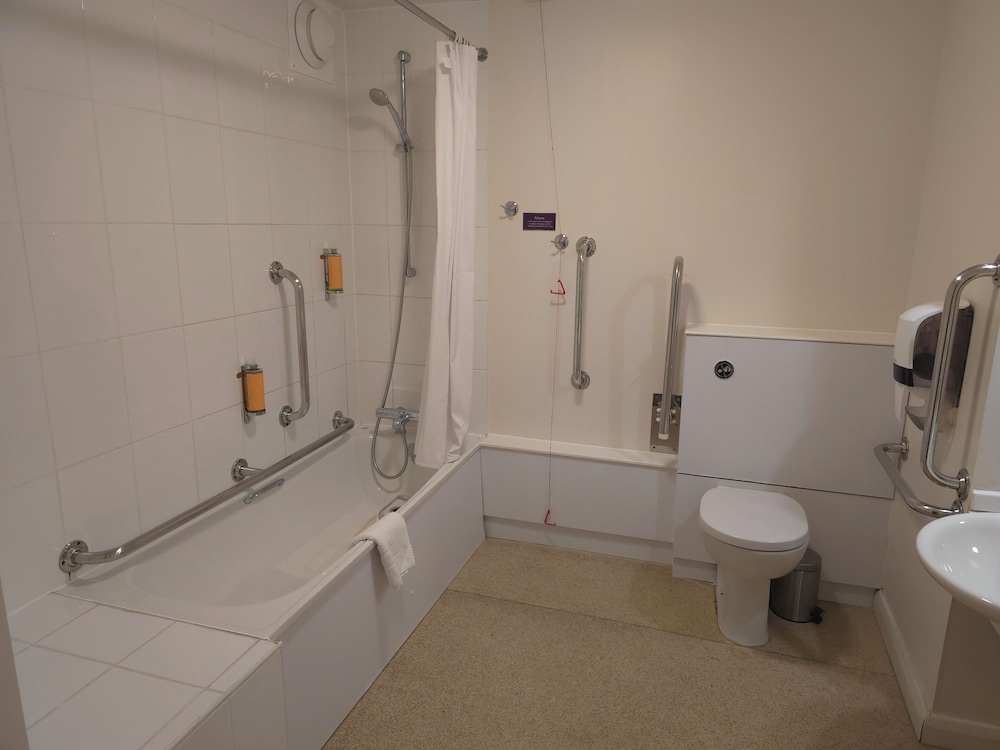 Premier Inn Bournemouth East Lynton Crt 52/54