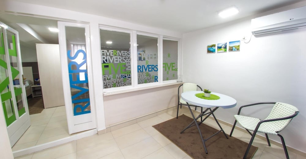 Five Rivers Rooms 33/49