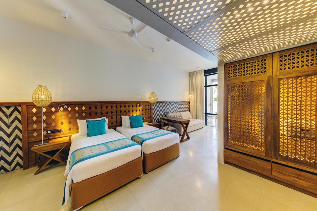Deluxe, Twin Beds, Pool Access