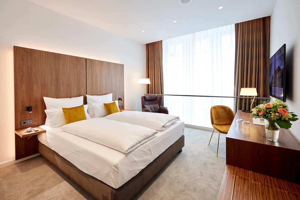 Kasino Hotel 7/42