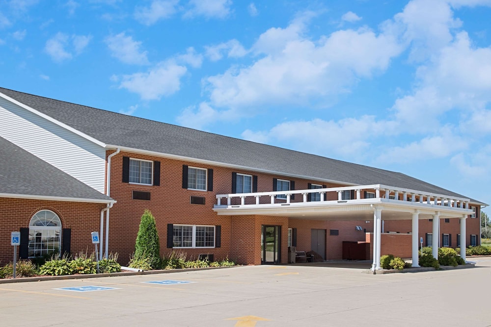 Super 8 by Wyndham New Hampton 2/32
