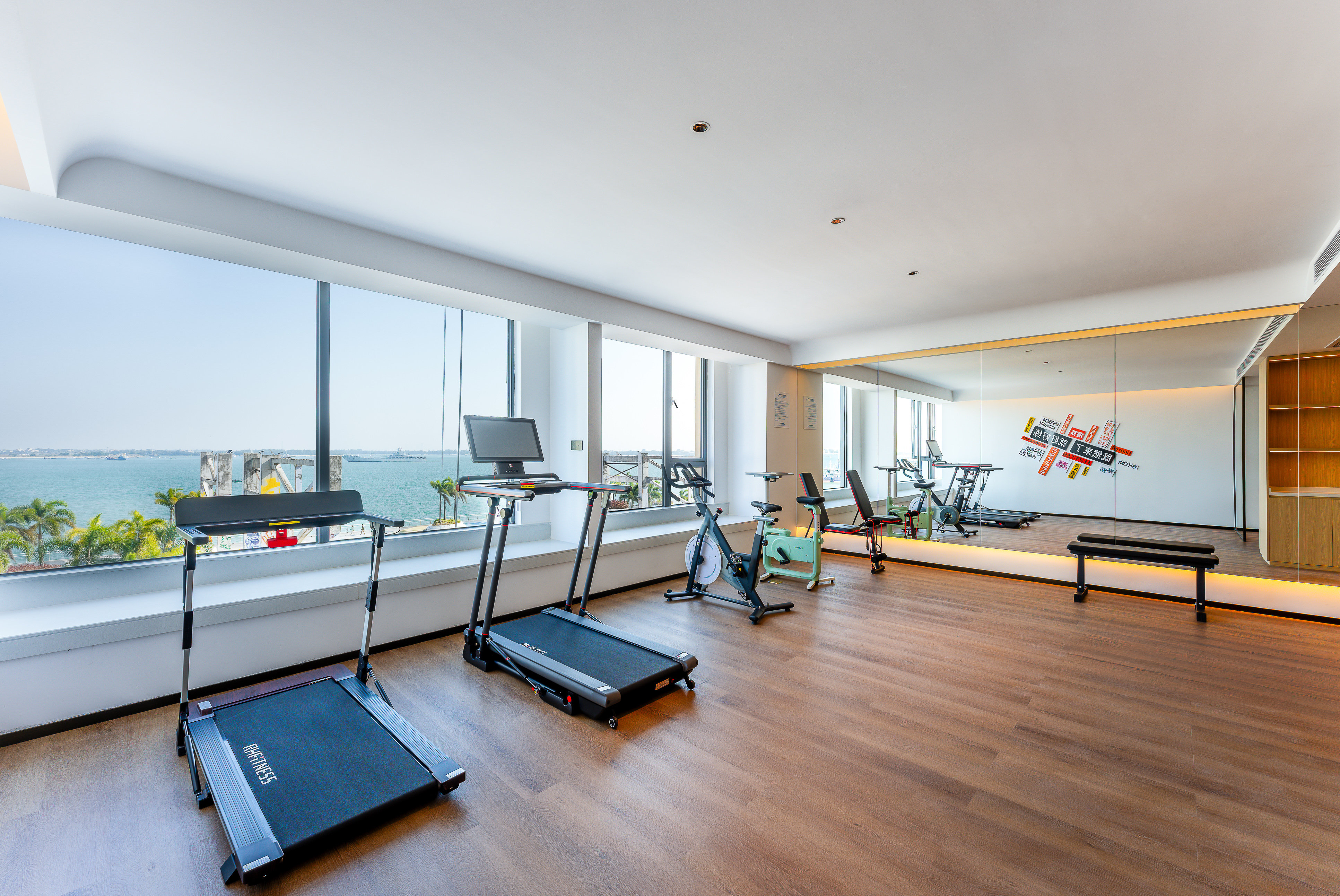 Holiday Inn Express Zhanjiang Coast 19/41