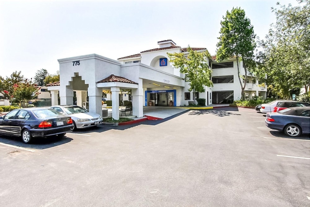 Motel6 Sunnyvale, CA - North 42/60