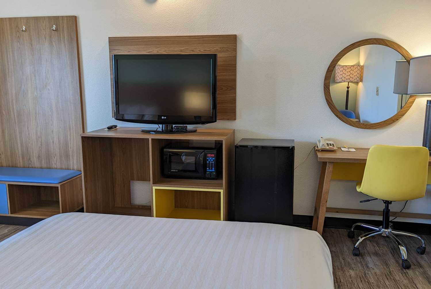 Days Inn by Wyndham Lake Havasu 13/36